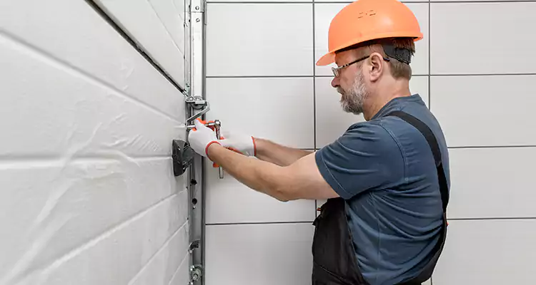 Emergency Garage Door Repair in Midway, FL