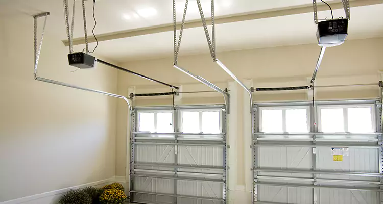 Residential Emergency Garage Door Repair in Midway, FL