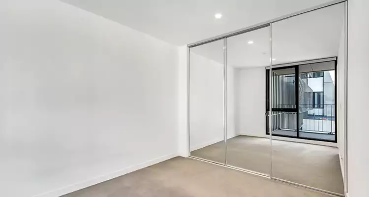 Why Homeowners Choose Us for Sliding Mirror Door Replacement in Midway, FL