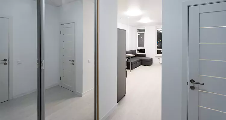 Modern Mirrored Closet Doors Repair in Midway, FL